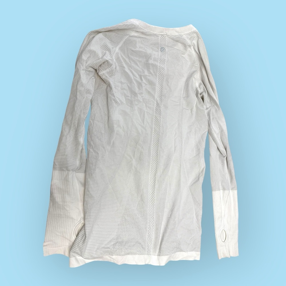 Women’s 6 Lululemon Swiftly Tech Long Sleeve Crew
Heathered White - Picture 3 of 9